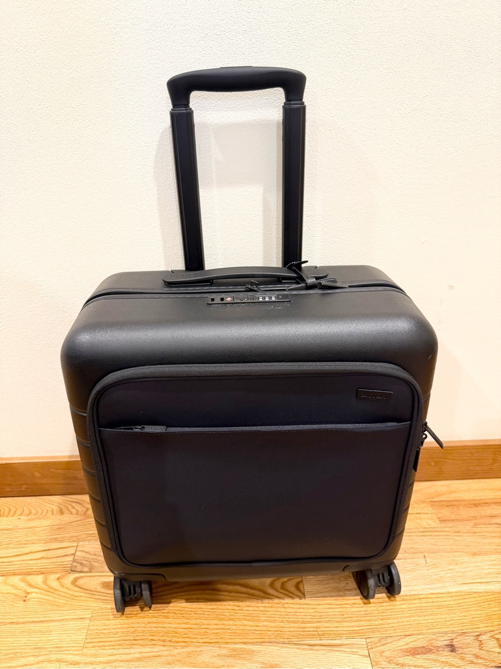 Away Brand The Daily Carry On Hardshell Spinner 4 Wheel Suitcase 17"